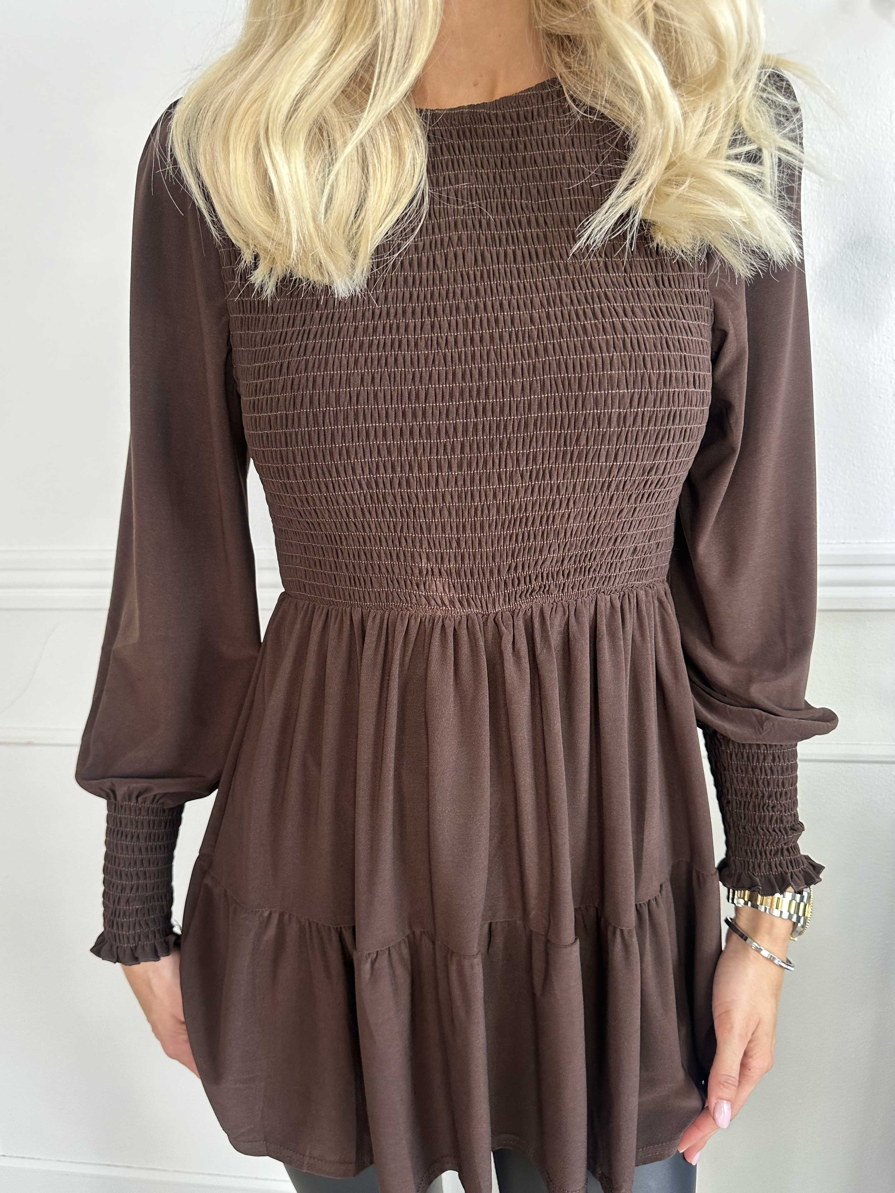 Kelly Shirt - Elastisk bluse med smock henover brystet